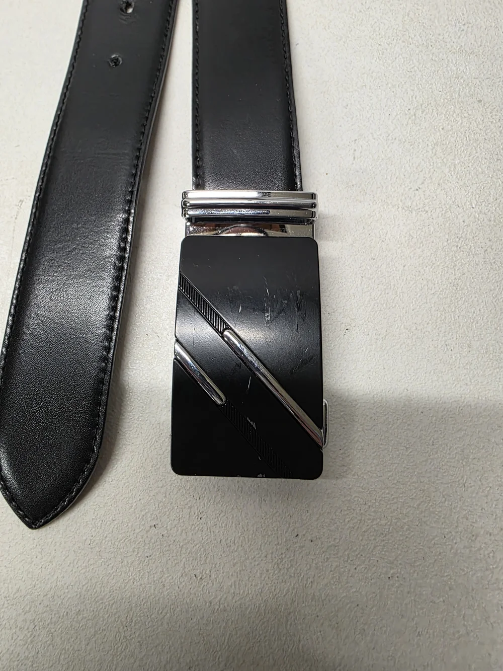 Longchamp Mens Black Leather Belt Silver Tone Plaque Buckle 42